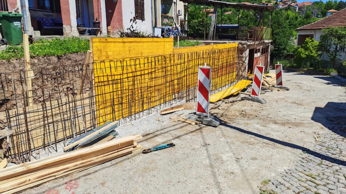 Izgradnja novog potpornog zida u Ulici Prvi maj