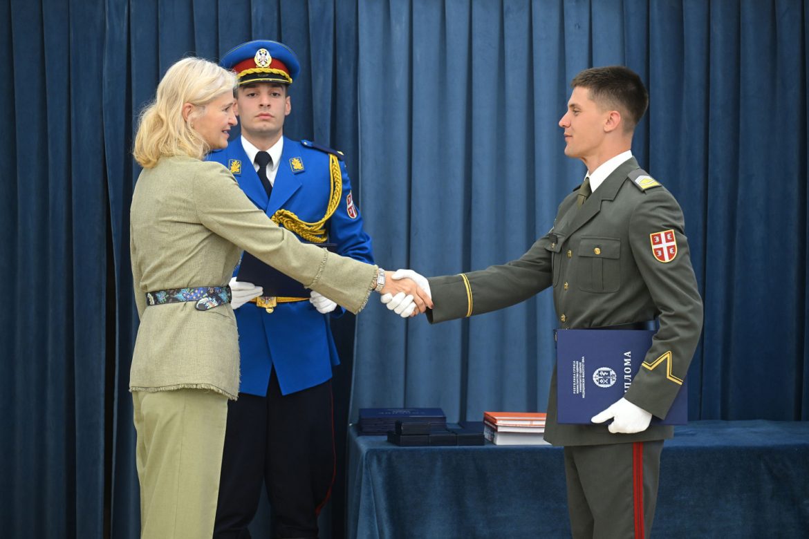 Uručene diplome i nagrade kadetima Vojne akademije i Medicinskog fakulteta VMA